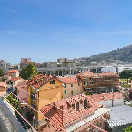 Awesome In With Wifi And 3 Bedrooms Apartment *