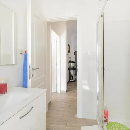 Awesome In With Wifi And 3 Bedrooms Apartment *